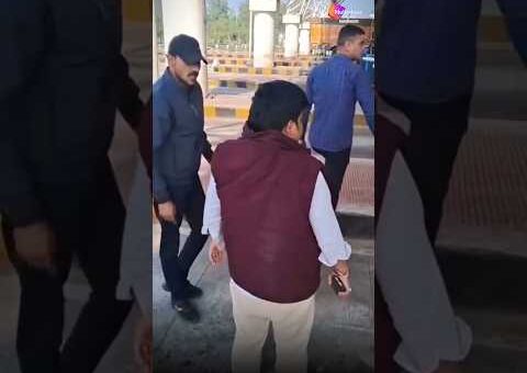 Up barabanki toll plaza viral news toll workers beat up an advocate 😠 #tollplaza #uptoll #laywer