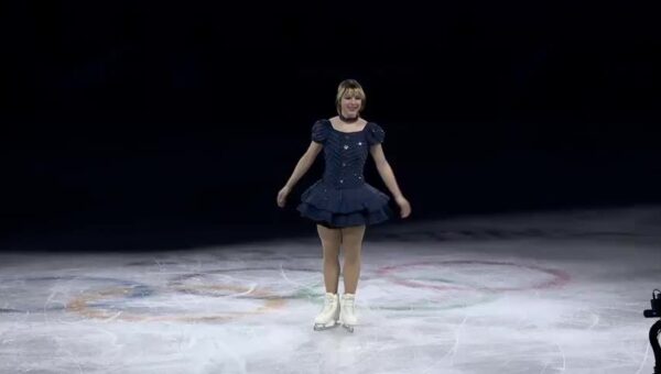 Figureskating Gold Champion Alysa Liu closes out the Olympic Exhibition Gala performing to Zara Larssen’s…