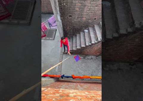 Aj padosi ladke se kite lekar thik karke di #viralvideo #kiteground #kiteflying