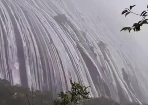 Estrela do Norte, Brazil – A mountain becomes an insane waterfall after heavy rains