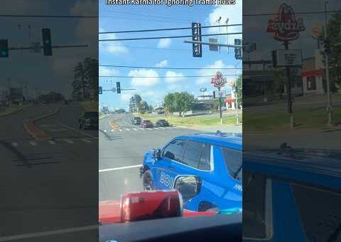 Instant Karma for Ignoring Traffic Rules ！😂😂#InstantKarma#PoliceCaught#TrafficViolation#baddrivers