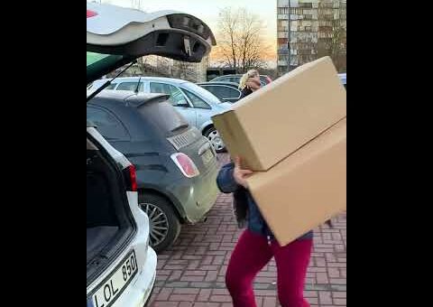 Entitled Guy Gets Instant Karma 😳 Boxes End Up in Her Car!