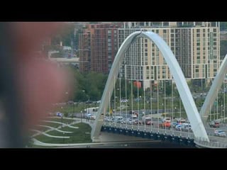 Anti-war protester scales bridge in DC, plans to stay for days