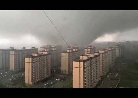 12 Incredible Storm Moments Caught on Camera
