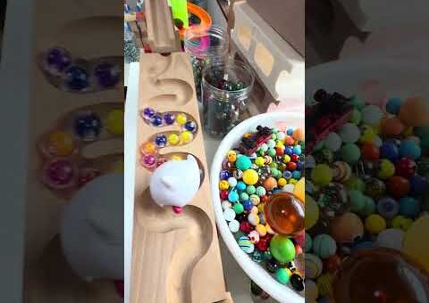 Marble Run Race! An infinite-loop marble race featuring beautiful marbles and eyeball balls ⭐️