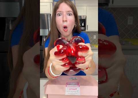 Unboxing SATISFYING TIKTOK SQUISHIES! 😱😳