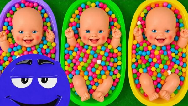 Sorting Colorful Candy with Baby Dolls – Satisfying Color Play 67